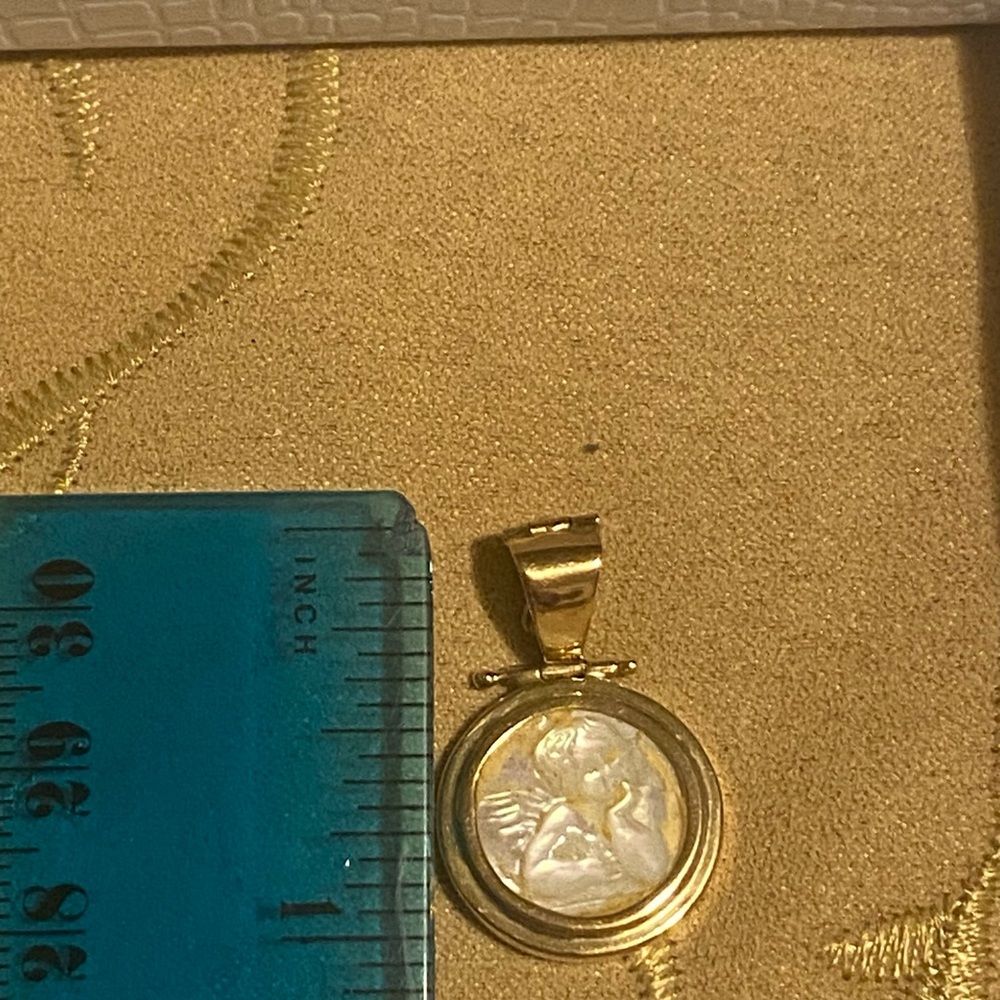 💛🤍💛NWOT 14K European Yellow Gold & Mother of Pearl Angel Pendant - 3.94 grams
